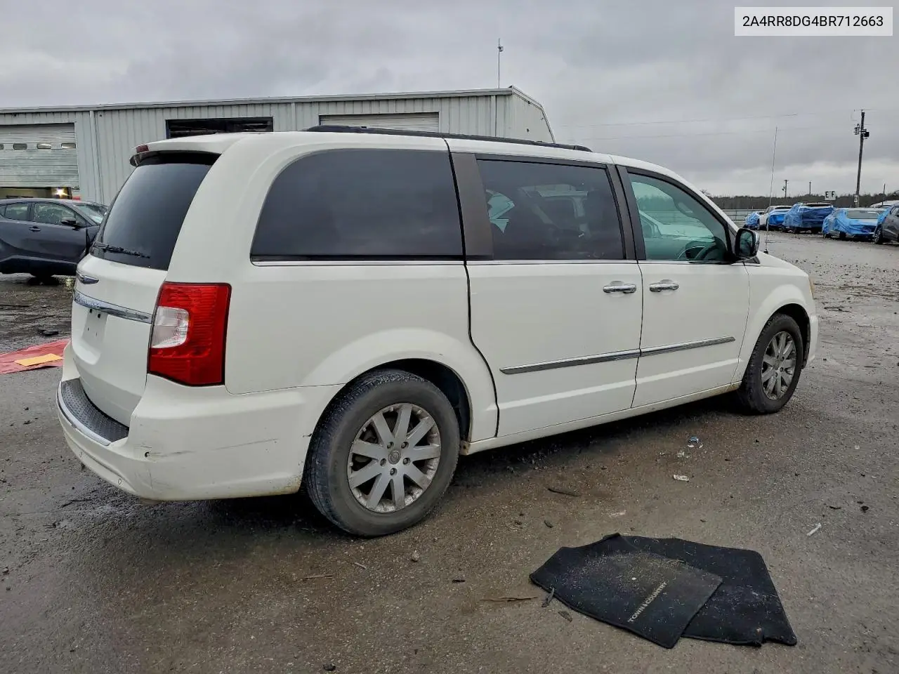 2A4RR8DG4BR712663 2011 Chrysler Town & Country Touring L
