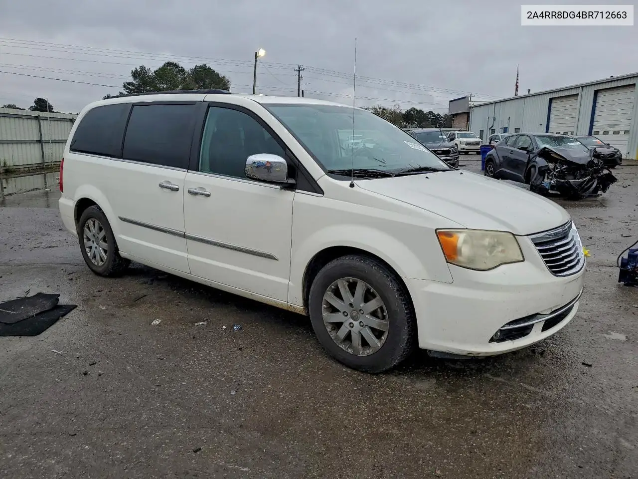 2A4RR8DG4BR712663 2011 Chrysler Town & Country Touring L
