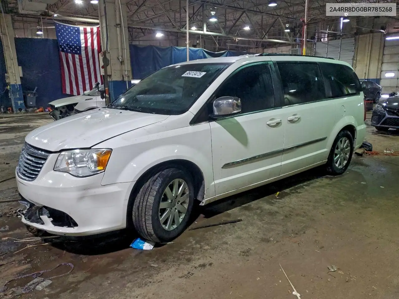 2A4RR8DG0BR785268 2011 Chrysler Town & Country Touring L