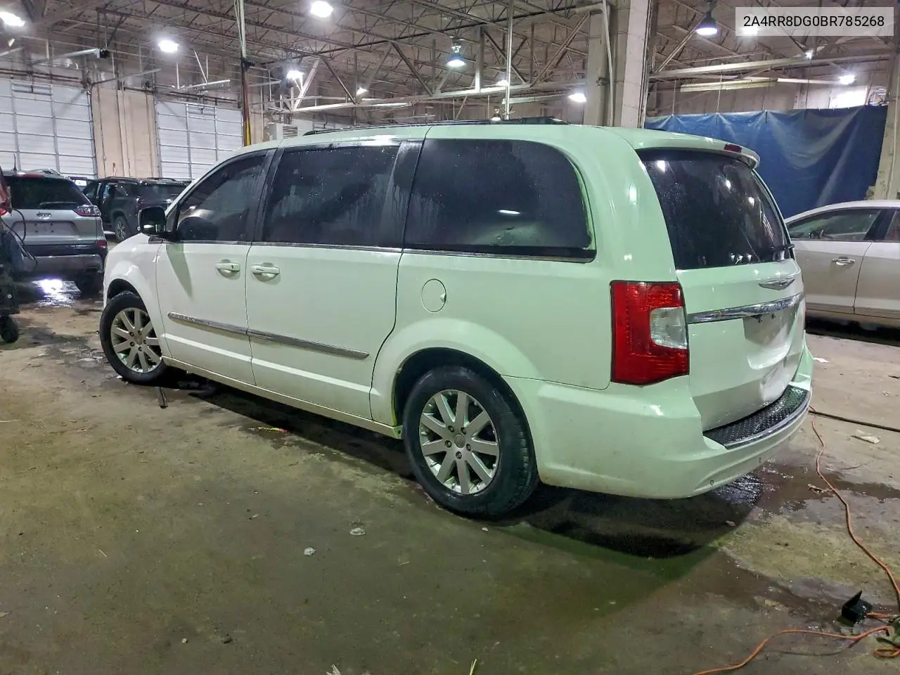 2A4RR8DG0BR785268 2011 Chrysler Town & Country Touring L