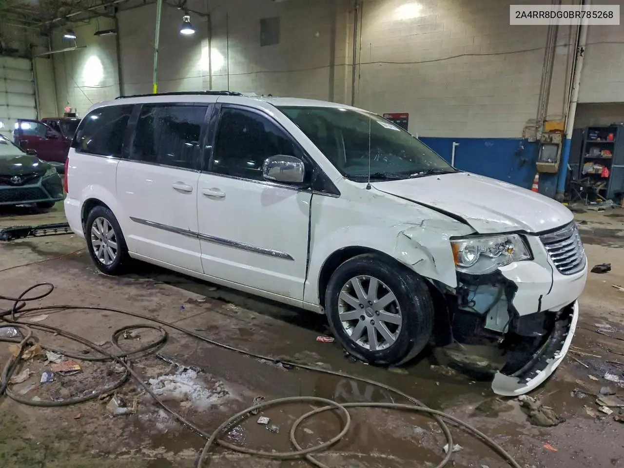 2A4RR8DG0BR785268 2011 Chrysler Town & Country Touring L