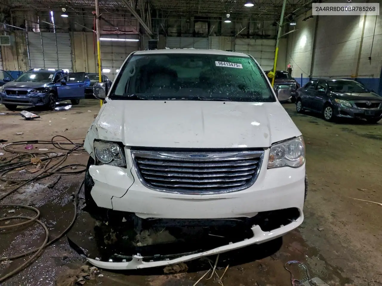2A4RR8DG0BR785268 2011 Chrysler Town & Country Touring L