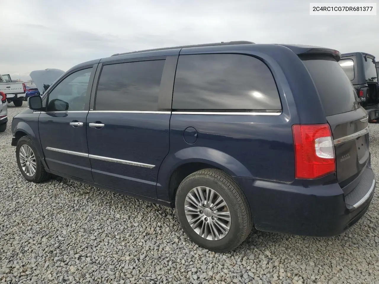2C4RC1CG7DR681377 2013 Chrysler Town & Country Touring L