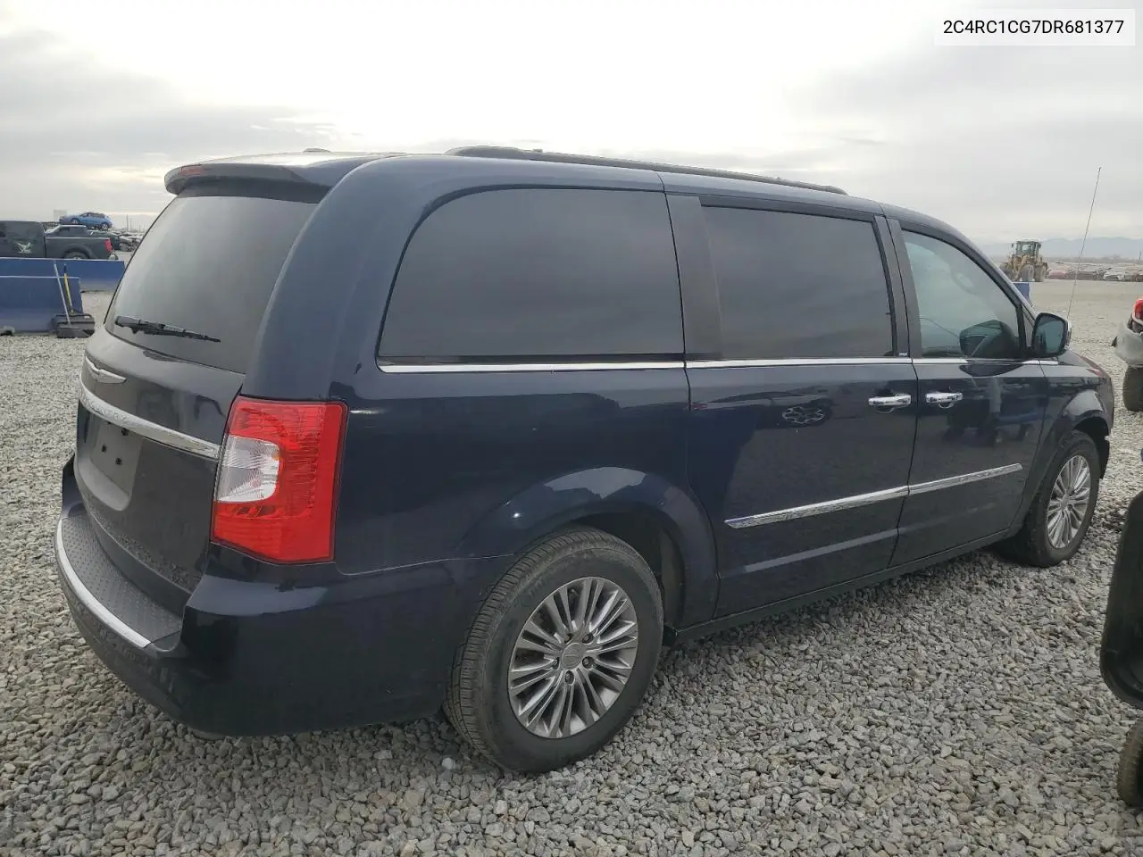 2C4RC1CG7DR681377 2013 Chrysler Town & Country Touring L
