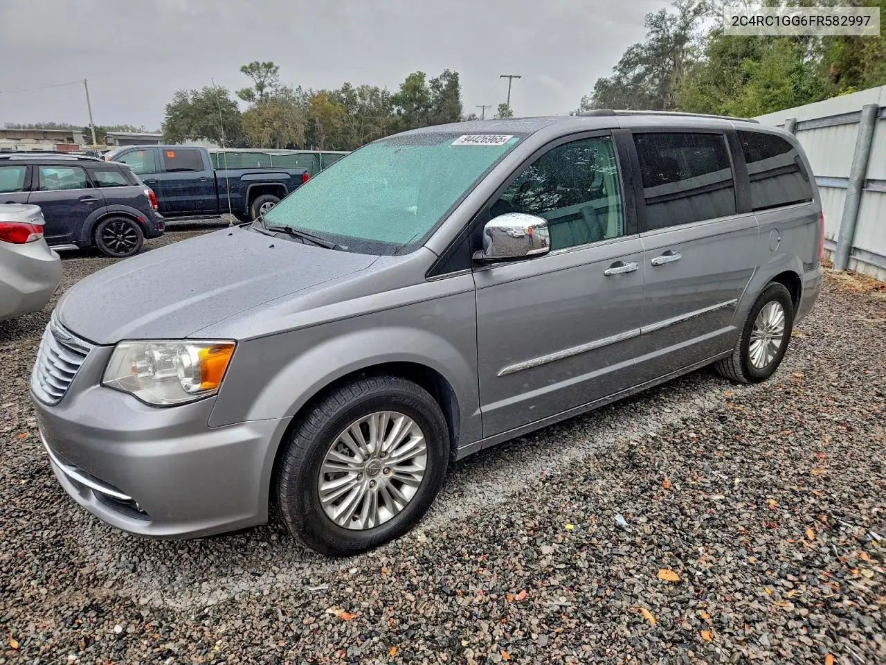 2C4RC1GG6FR582997 2015 Chrysler Town & Country Limited Platinum