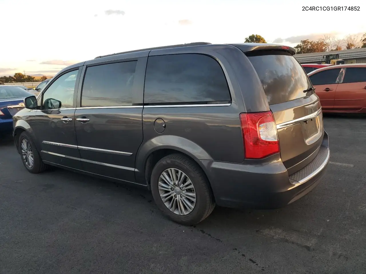 2C4RC1CG1GR174852 2016 Chrysler Town & Country Touring L