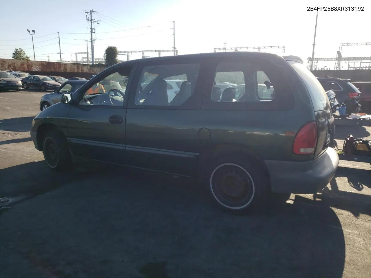 2B4FP25B8XR313192 1999 Dodge Caravan