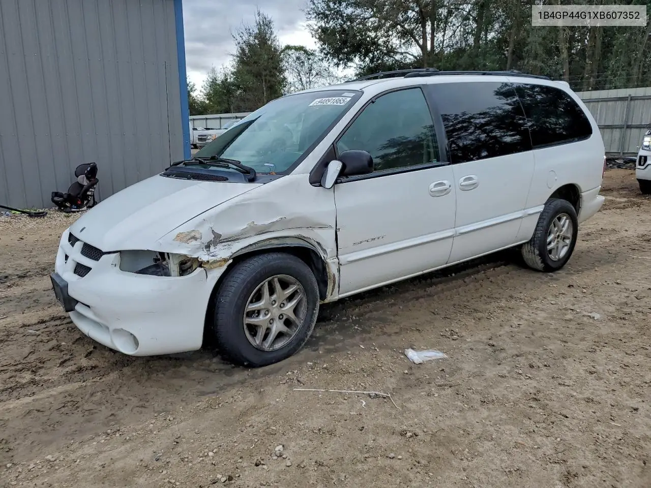 1B4GP44G1XB607352 1999 Dodge Grand Caravan Se