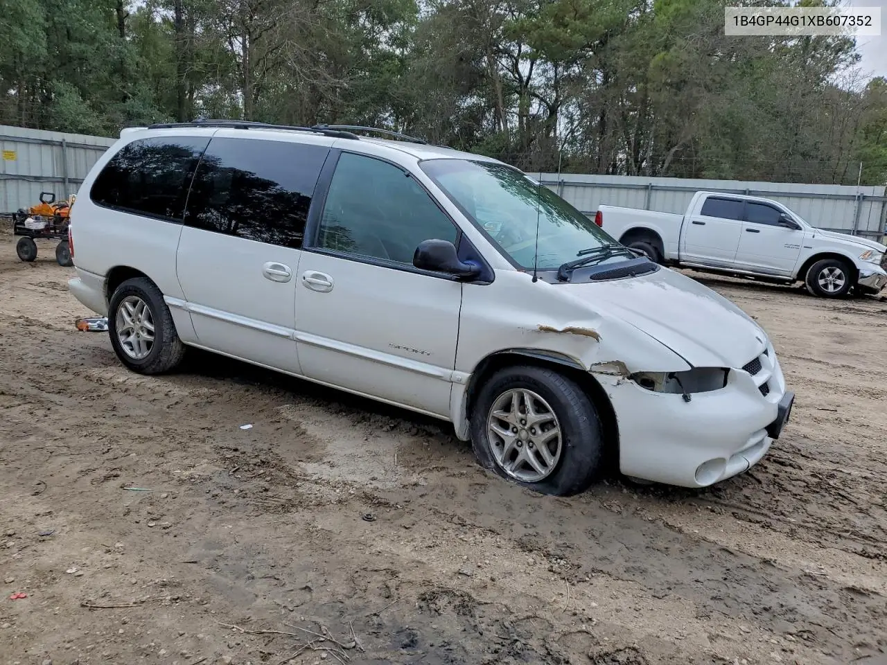 1B4GP44G1XB607352 1999 Dodge Grand Caravan Se