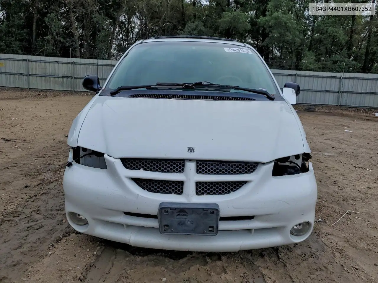 1B4GP44G1XB607352 1999 Dodge Grand Caravan Se