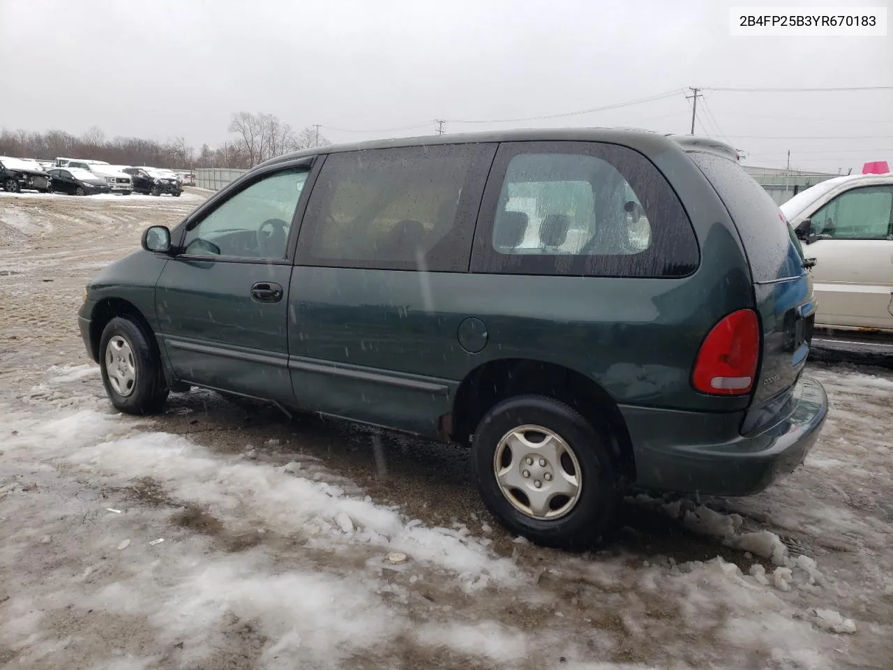 2B4FP25B3YR670183 2000 Dodge Caravan