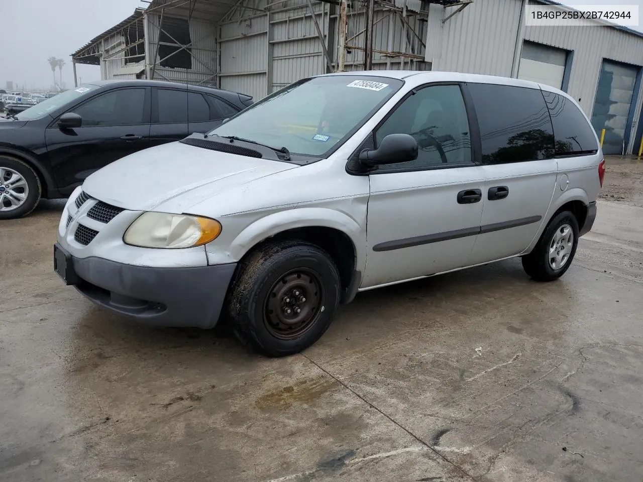 1B4GP25BX2B742944 2002 Dodge Caravan Se