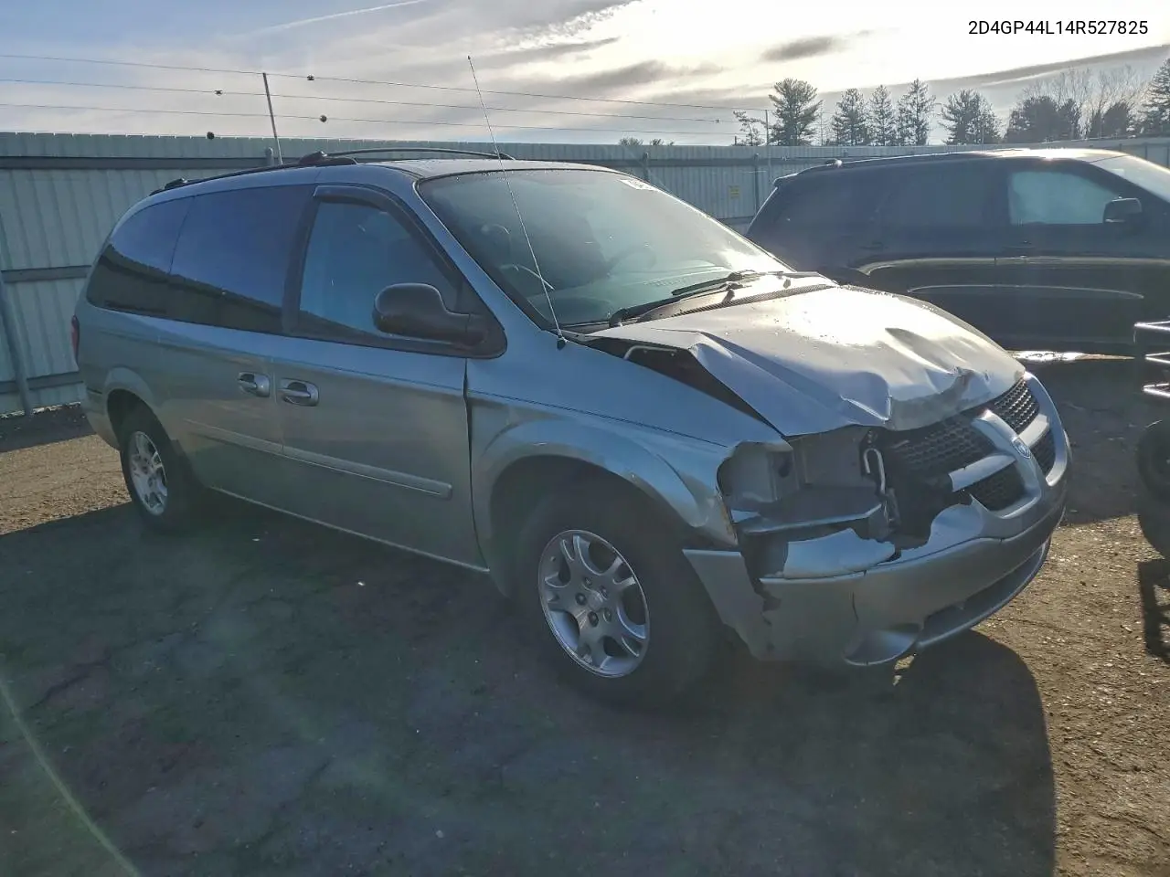 2D4GP44L14R527825 2004 Dodge Grand Caravan Sxt