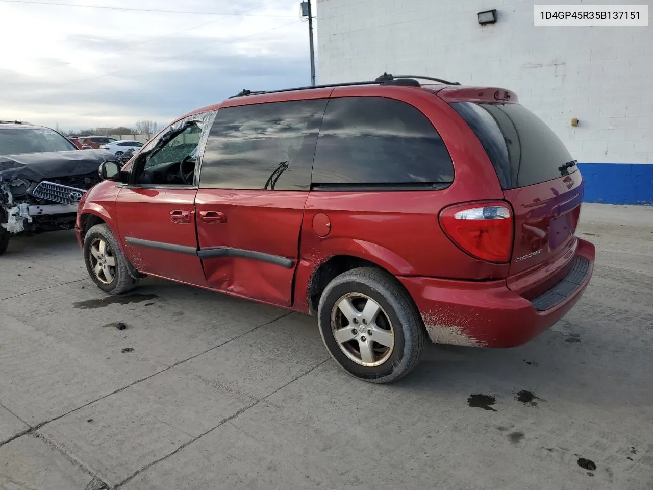 2005 Dodge Caravan Sxt VIN: 1D4GP45R35B137151 Lot: 41085774