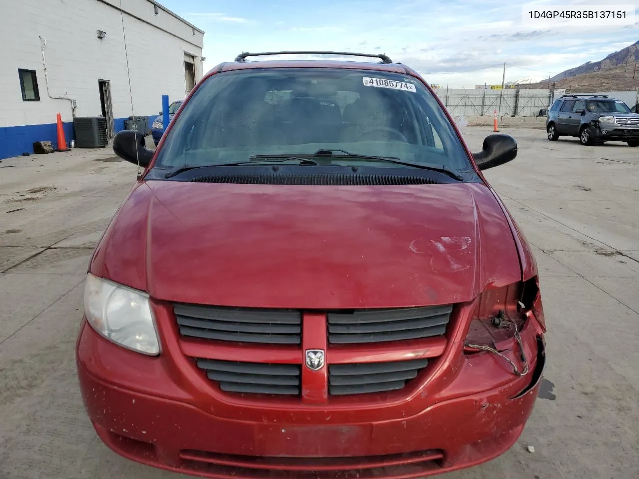 2005 Dodge Caravan Sxt VIN: 1D4GP45R35B137151 Lot: 41085774