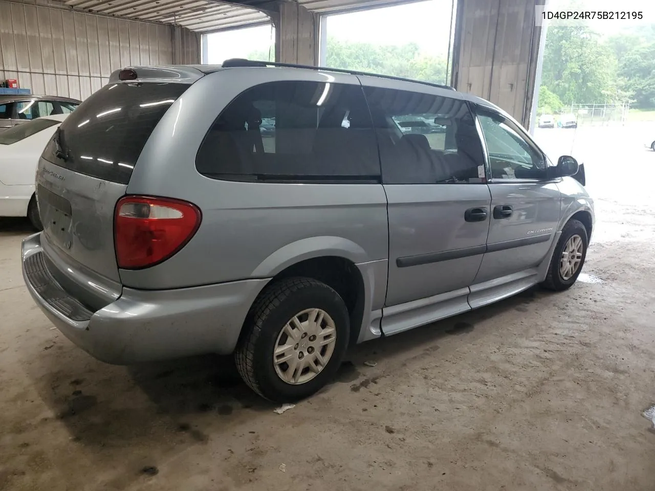 2005 Dodge Grand Caravan Se VIN: 1D4GP24R75B212195 Lot: 54815314