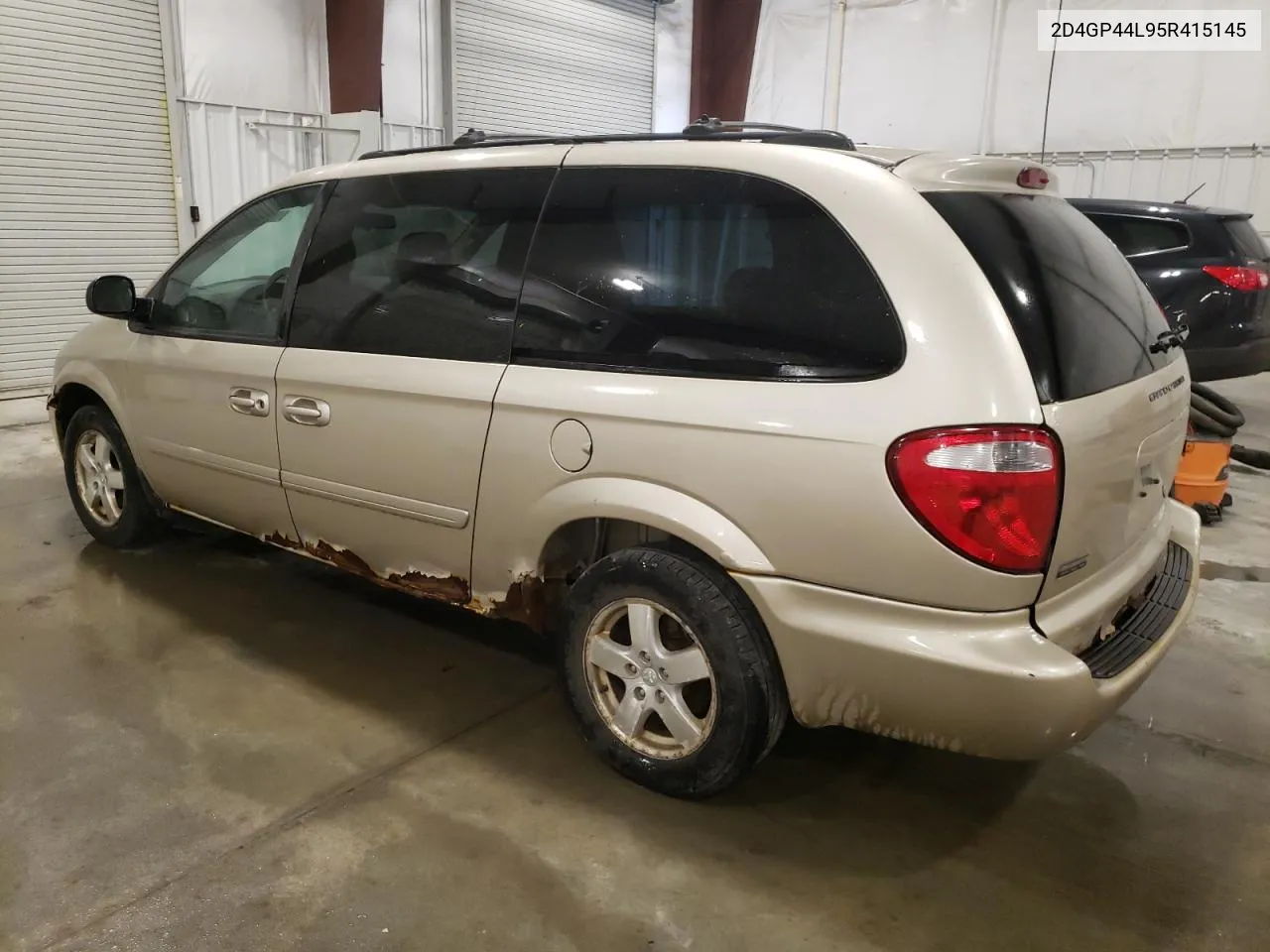 2D4GP44L95R415145 2005 Dodge Grand Caravan Sxt