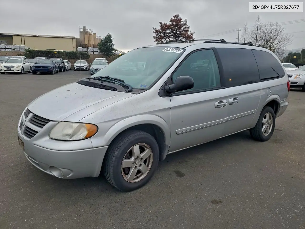 2D4GP44L75R327677 2005 Dodge Grand Caravan Sxt