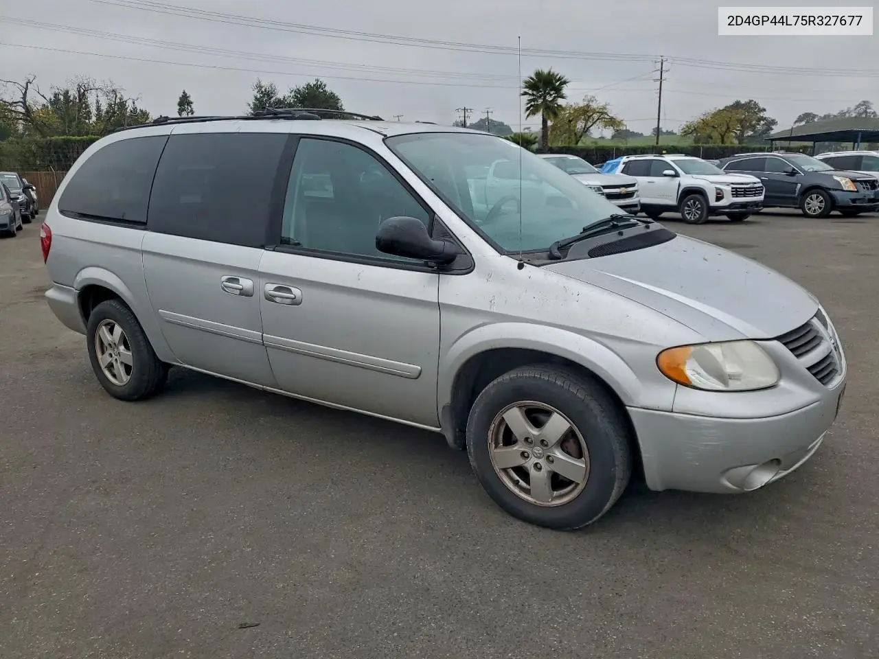2D4GP44L75R327677 2005 Dodge Grand Caravan Sxt
