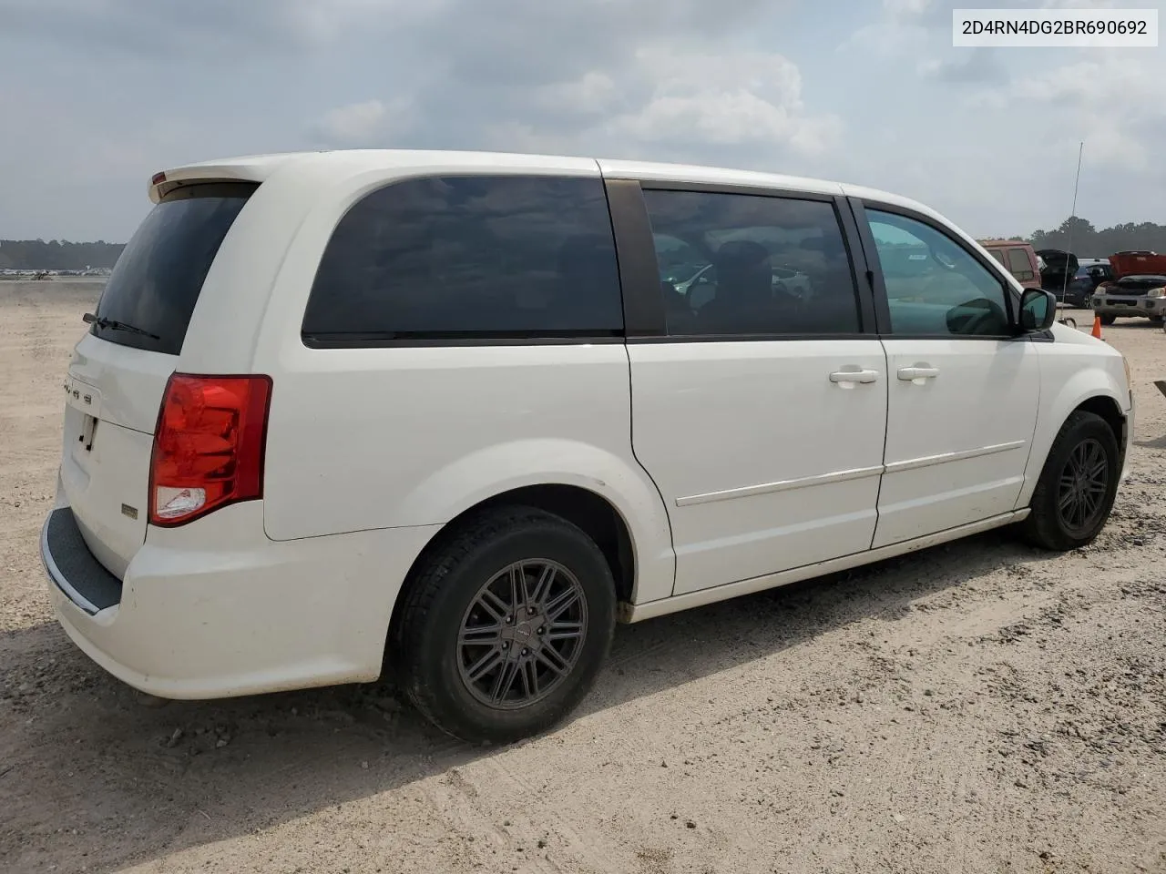 2011 Dodge Grand Caravan Express VIN: 2D4RN4DG2BR690692 Lot: 57501324