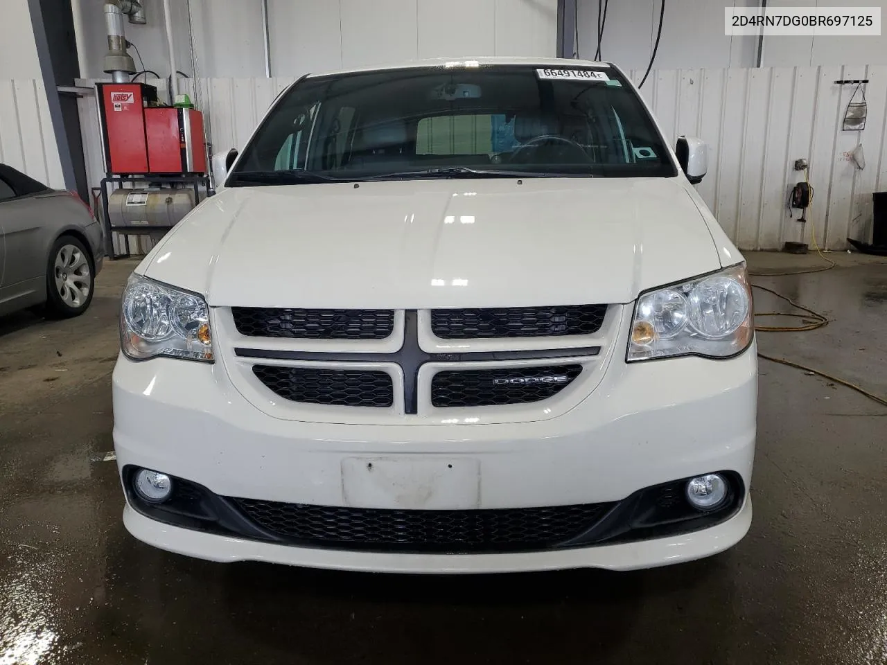 2011 Dodge Grand Caravan R/T VIN: 2D4RN7DG0BR697125 Lot: 66491484