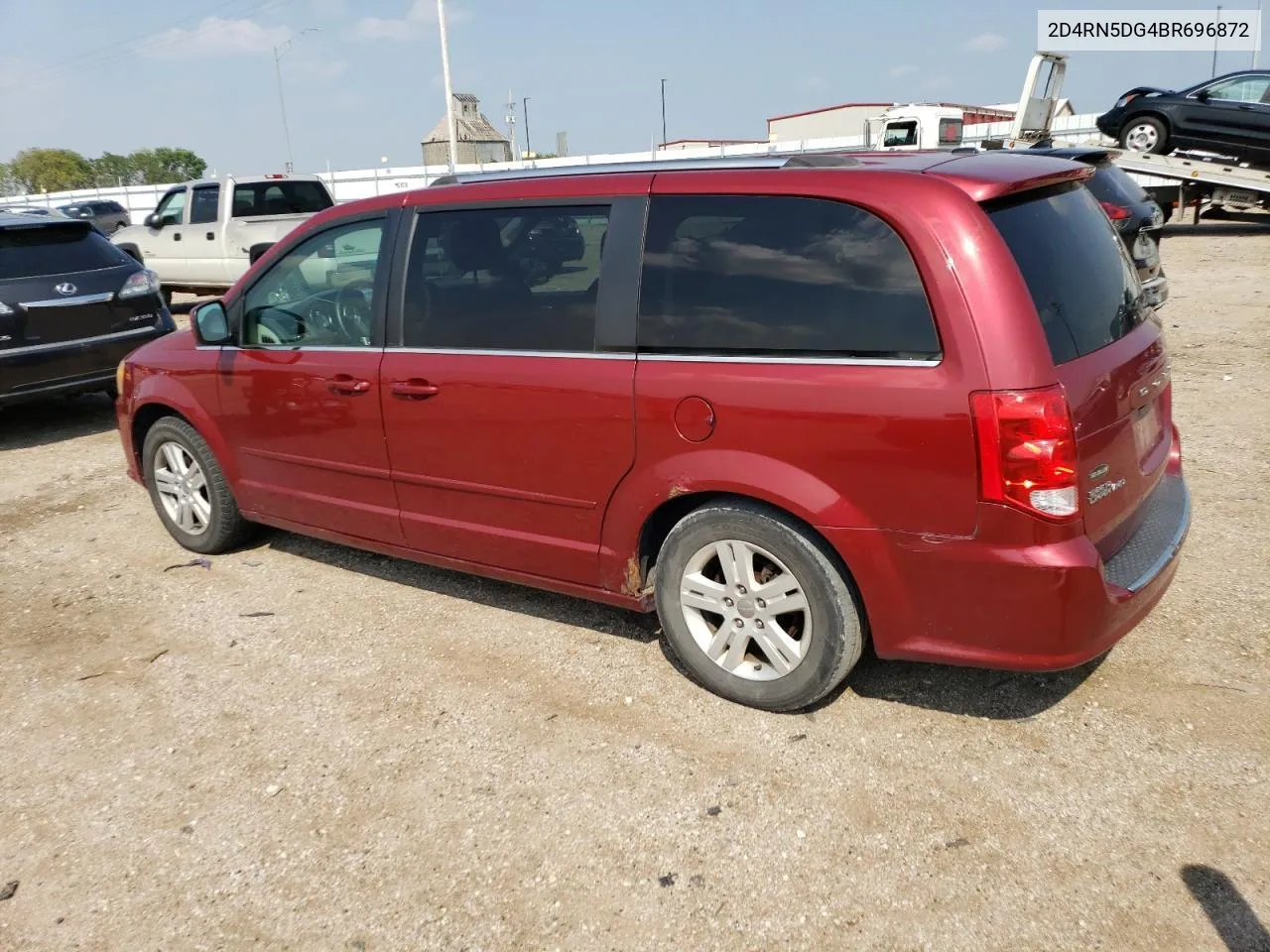 2011 Dodge Grand Caravan Crew VIN: 2D4RN5DG4BR696872 Lot: 68063844