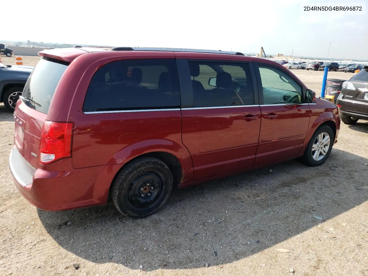 2011 Dodge Grand Caravan Crew VIN: 2D4RN5DG4BR696872 Lot: 68063844