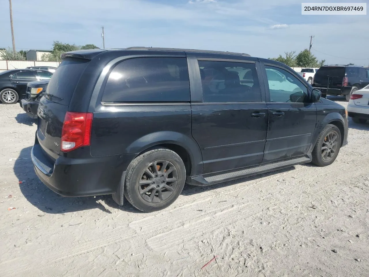 2011 Dodge Grand Caravan R/T VIN: 2D4RN7DGXBR697469 Lot: 68092674