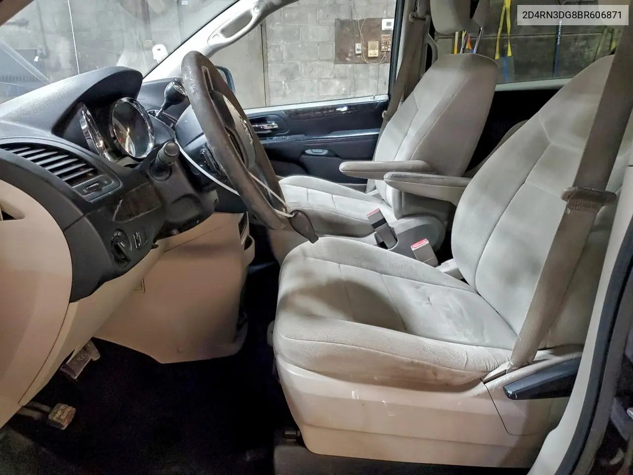 2D4RN3DG8BR606871 2011 Dodge Grand Caravan Mainstreet