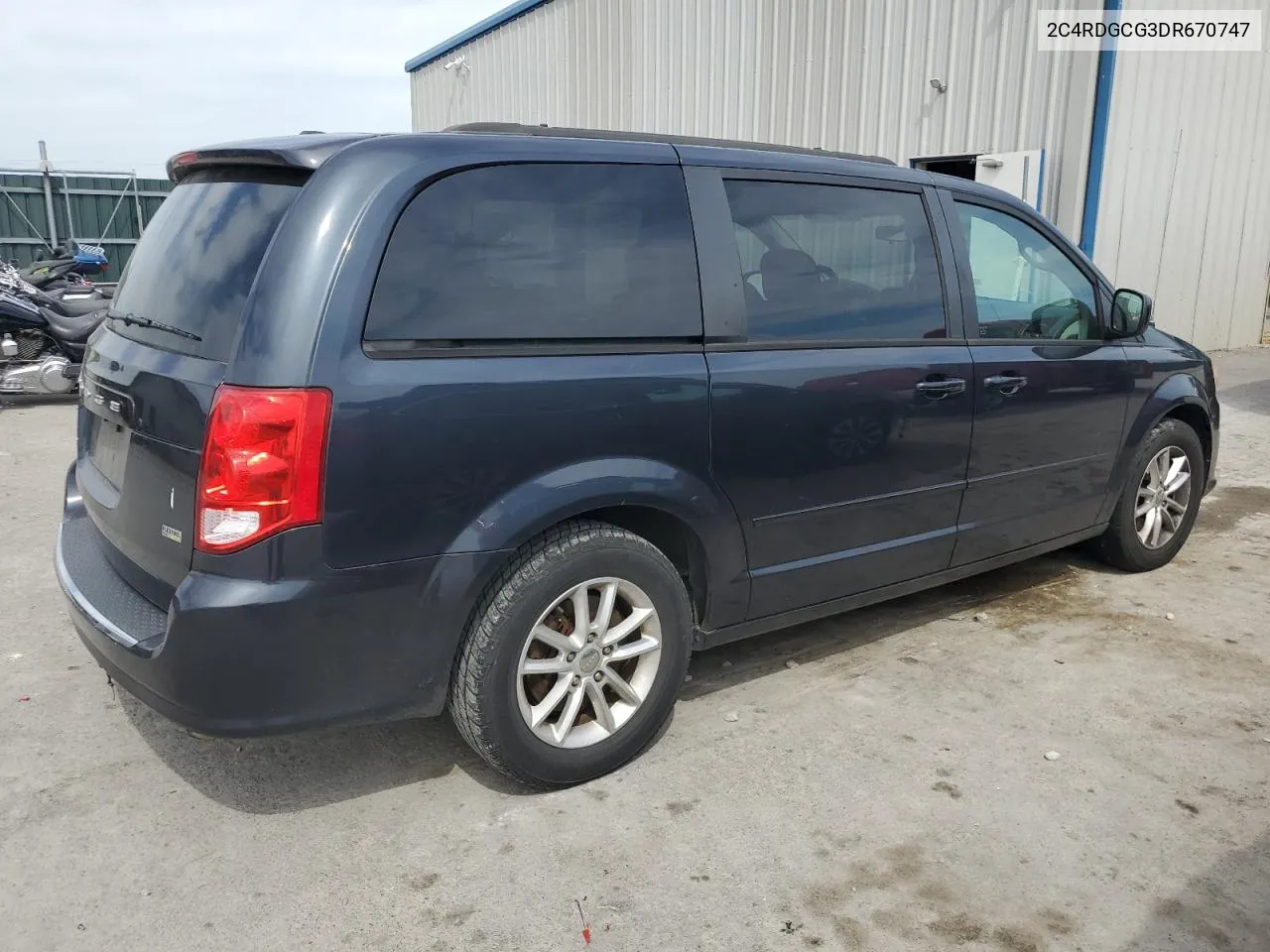 2C4RDGCG3DR670747 2013 Dodge Grand Caravan Sxt