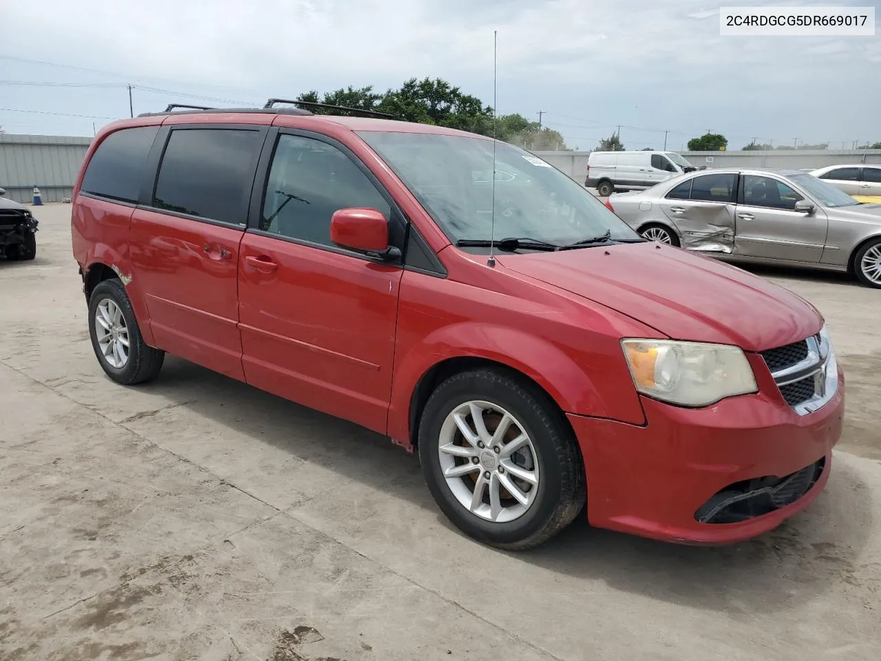 2C4RDGCG5DR669017 2013 Dodge Grand Caravan Sxt