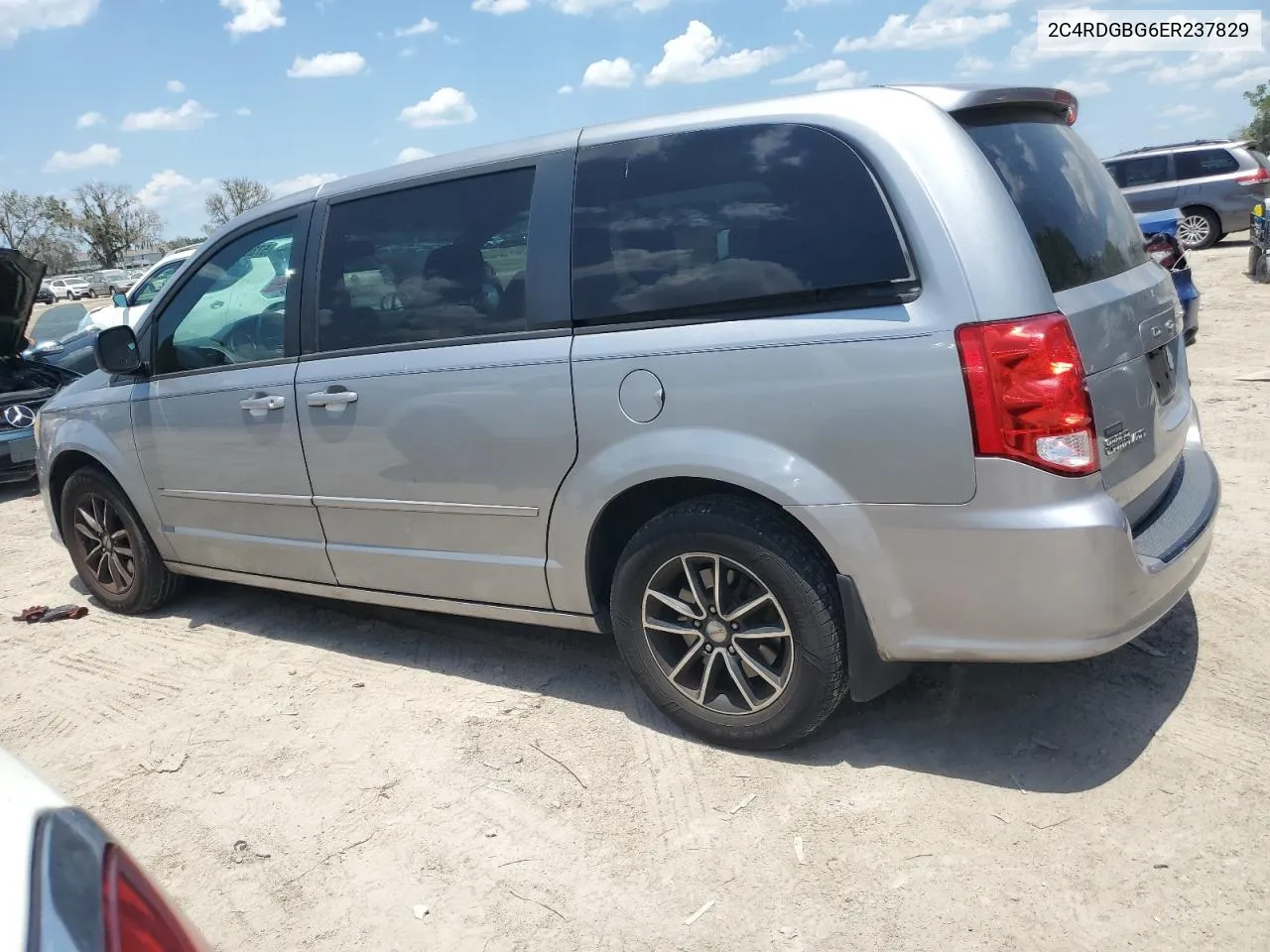 2C4RDGBG6ER237829 2014 Dodge Grand Caravan Se