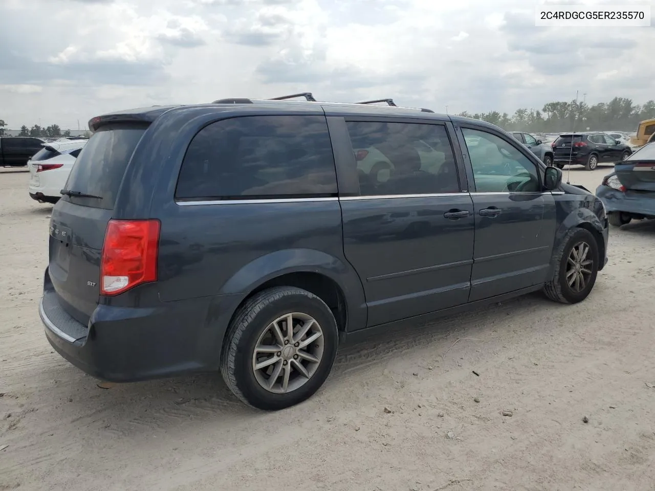 2C4RDGCG5ER235570 2014 Dodge Grand Caravan Sxt