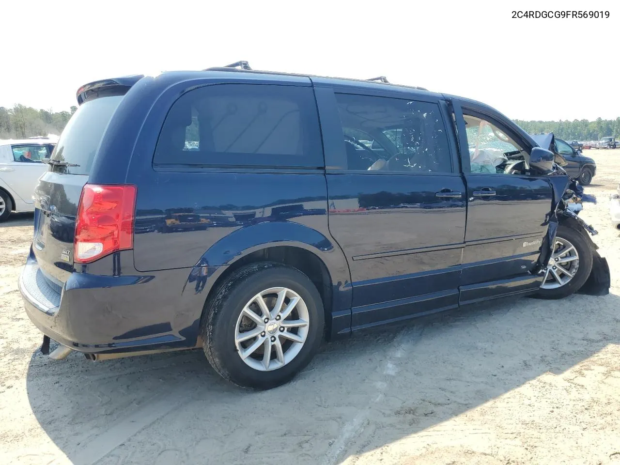 2C4RDGCG9FR569019 2015 Dodge Grand Caravan Sxt