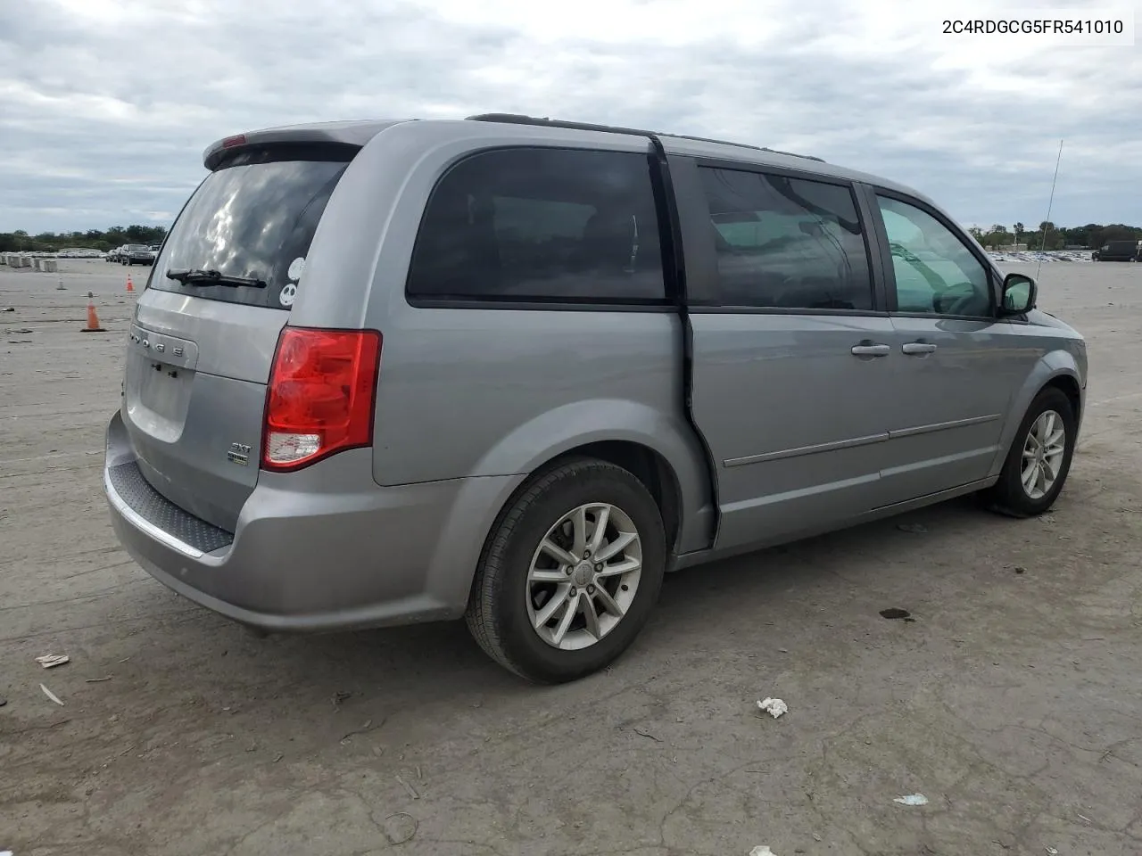 2C4RDGCG5FR541010 2015 Dodge Grand Caravan Sxt