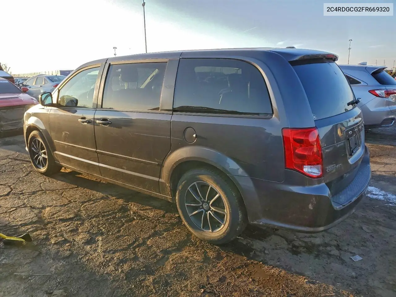 2C4RDGCG2FR669320 2015 Dodge Grand Caravan Sxt