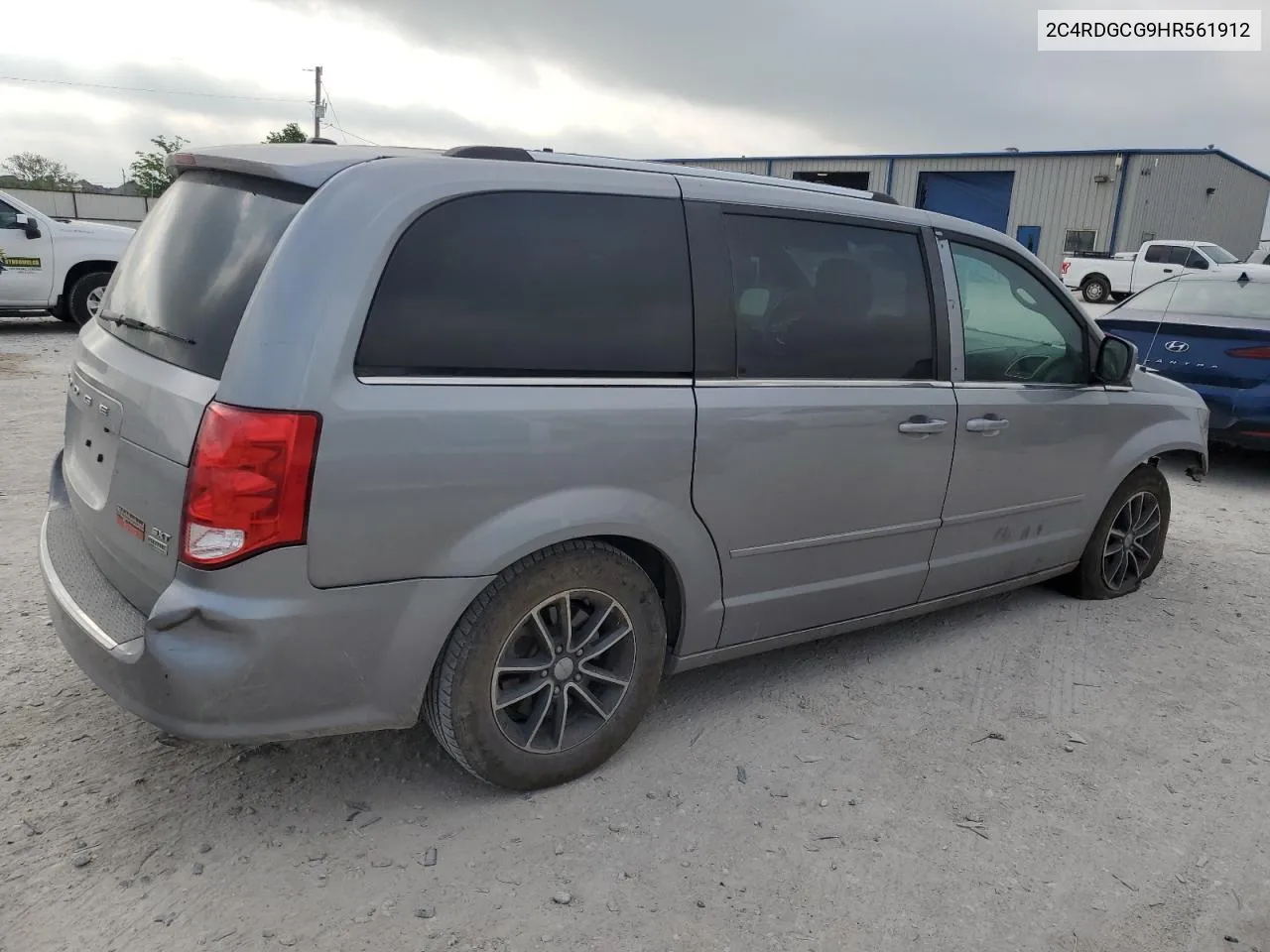 2C4RDGCG9HR561912 2017 Dodge Grand Caravan Sxt