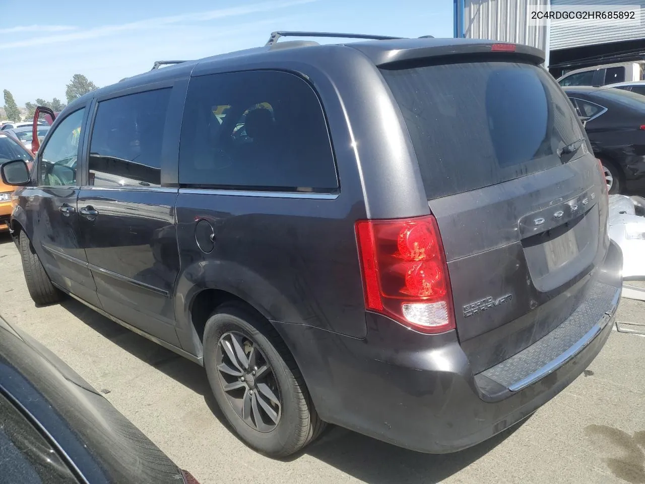 2C4RDGCG2HR685892 2017 Dodge Grand Caravan Sxt