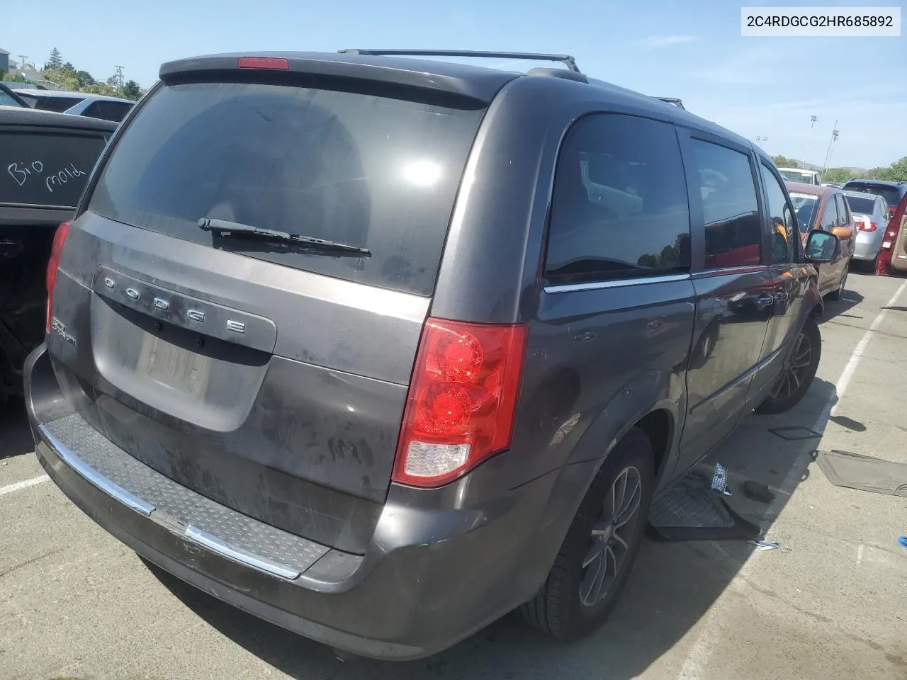 2C4RDGCG2HR685892 2017 Dodge Grand Caravan Sxt