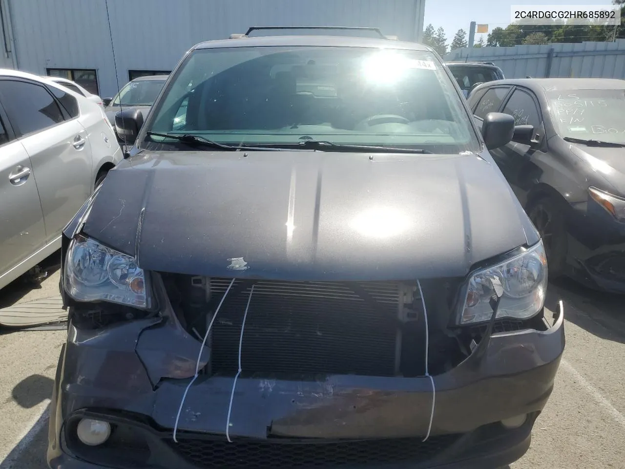 2C4RDGCG2HR685892 2017 Dodge Grand Caravan Sxt