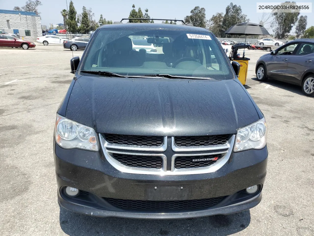 2C4RDGCG3HR824556 2017 Dodge Grand Caravan Sxt