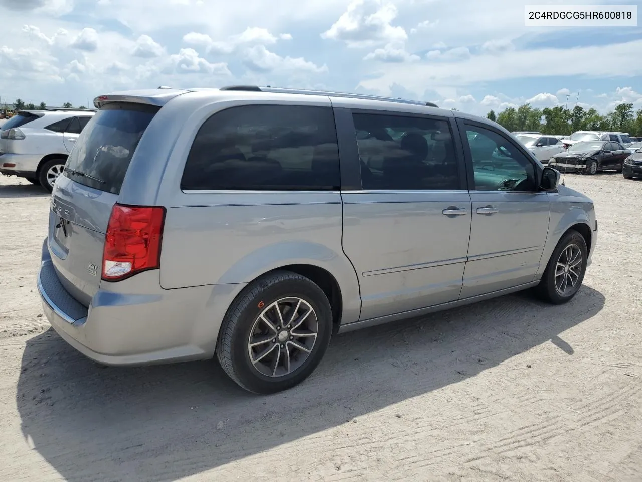 2C4RDGCG5HR600818 2017 Dodge Grand Caravan Sxt