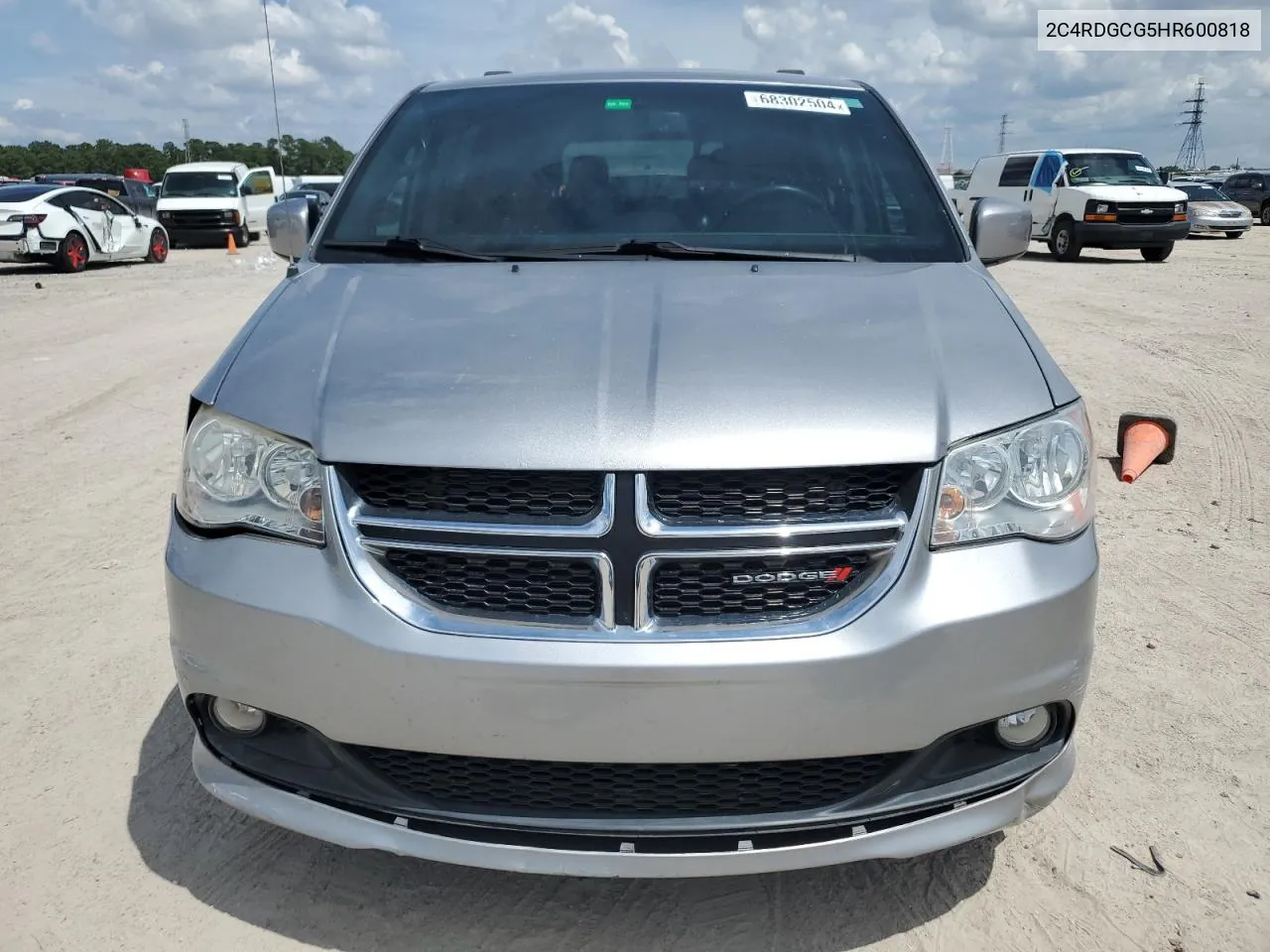 2C4RDGCG5HR600818 2017 Dodge Grand Caravan Sxt