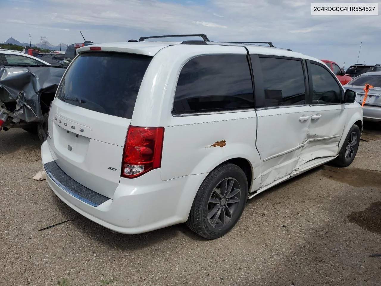 2C4RDGCG4HR554527 2017 Dodge Grand Caravan Sxt