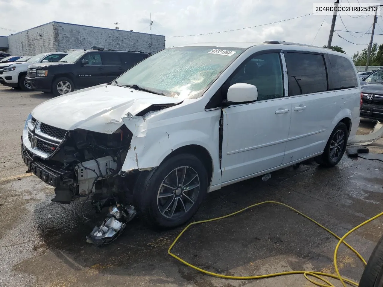 2C4RDGCG2HR825813 2017 Dodge Grand Caravan Sxt