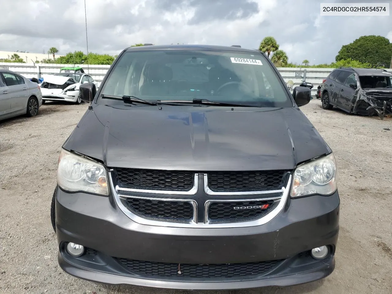 2017 Dodge Grand Caravan Sxt VIN: 2C4RDGCG2HR554574 Lot: 69284144