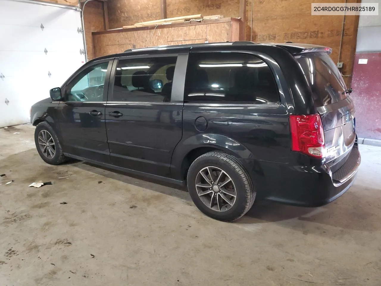 2C4RDGCG7HR825189 2017 Dodge Grand Caravan Sxt