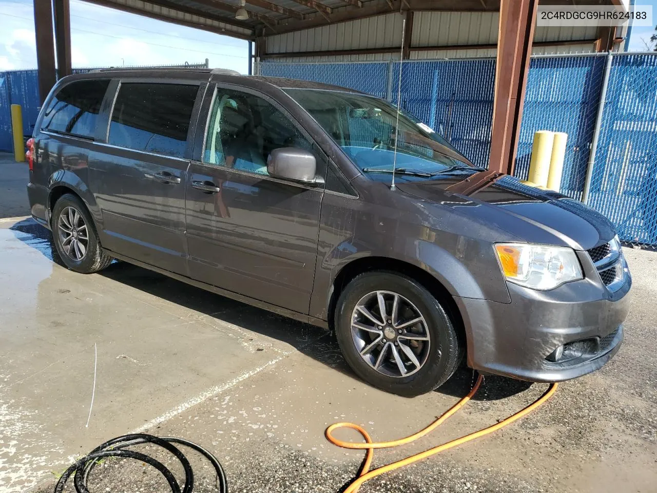 2C4RDGCG9HR624183 2017 Dodge Grand Caravan Sxt