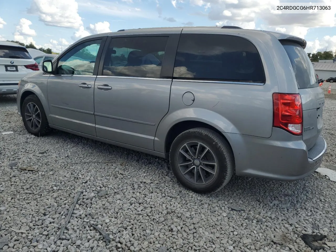 2C4RDGCG6HR713063 2017 Dodge Grand Caravan Sxt