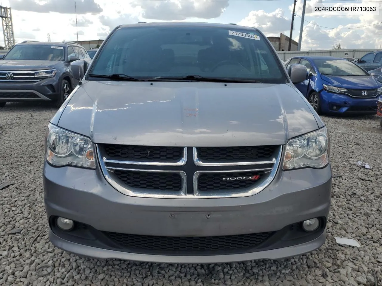 2C4RDGCG6HR713063 2017 Dodge Grand Caravan Sxt